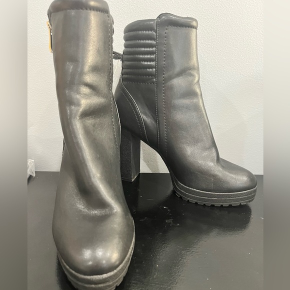 NWT DKNY Thames Black Platform High Heel Zip Up Ankle Boots - Picture 6 of 11